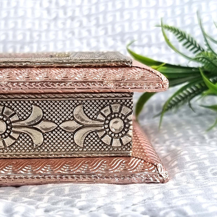 Traditional Wooden Dry Fruit Box with Twin Elegant Designs