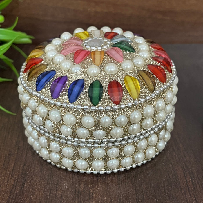 Handmade decorative sindoor boxes for women, ideal for temple décor and cultural home décor.