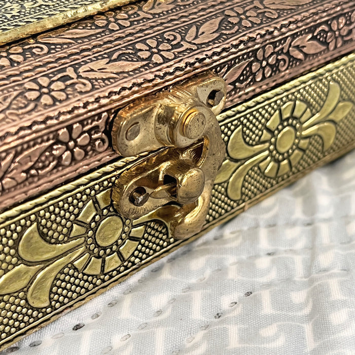 Elegant Dual-Tone dry fruit Box with Traditional Design