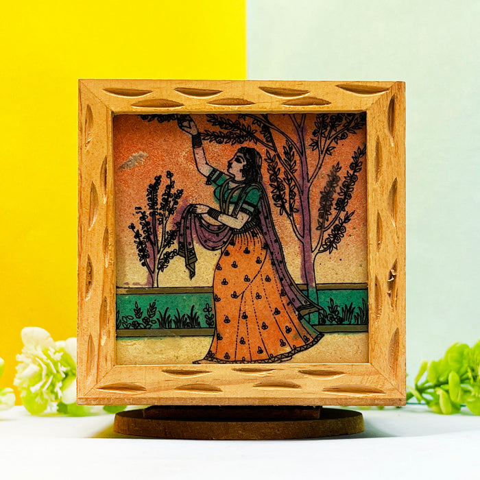 Wooden Pen Stand with Vintage Art Print