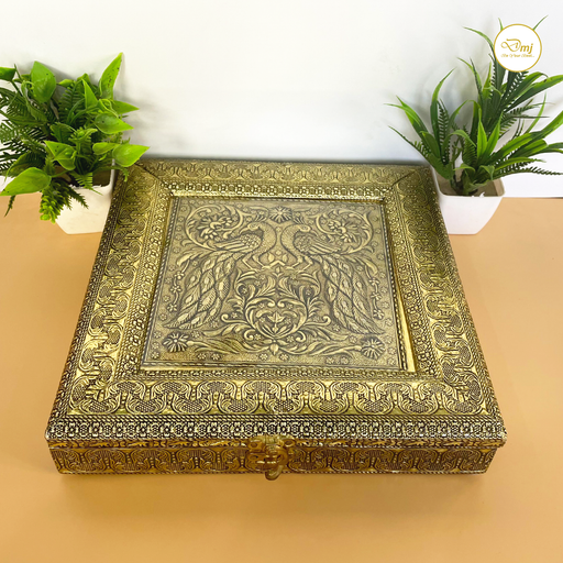 Metal Golden Meenakari Dry Fruit Box, Box Capacity-1000 Gms | Buy NowMetal Golden Meenakari Dry Fruit Box, Box Capacity-1000 Gms | Buy Now
