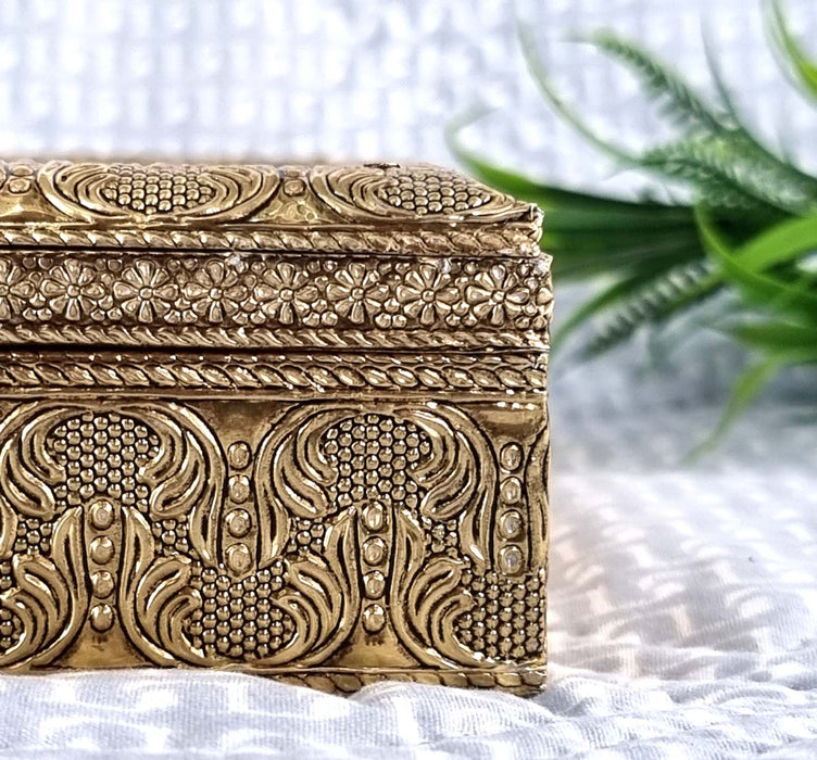 Meenakari Handmade Elephant Designed Wooden Dry Fruit Box