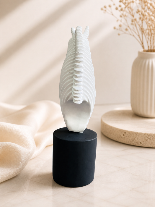Modern White Horse Head Resin Sculpture for Home Decor | Minimalist Tabletop Figurine