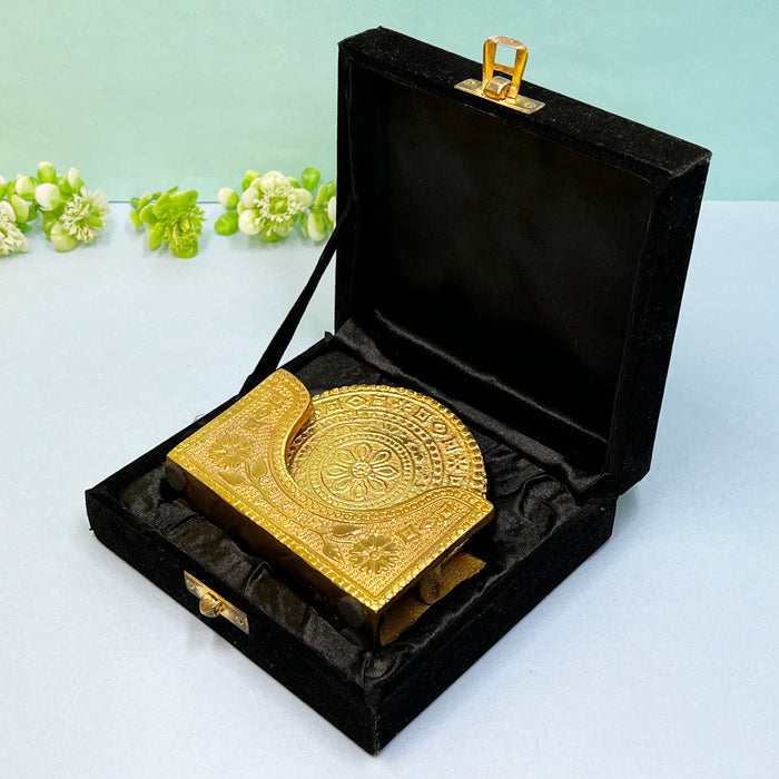 Elegant Metal Tea Coaster Set with Traditional Design